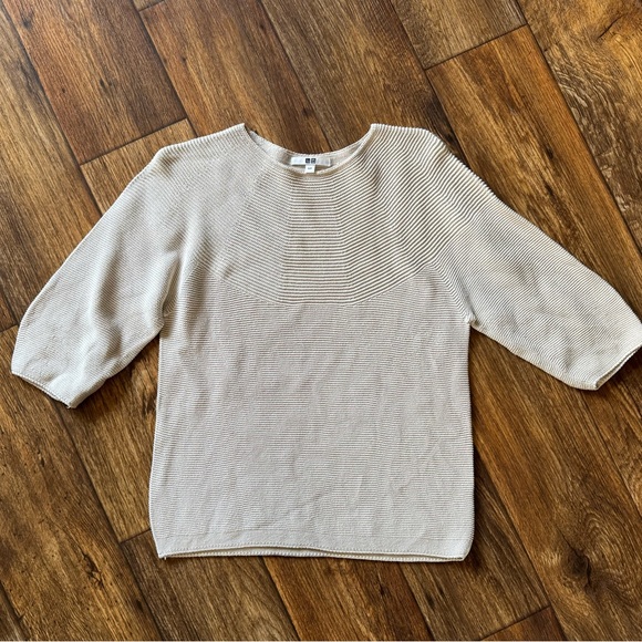 Uniqlo Crew - Picture 2 of 4